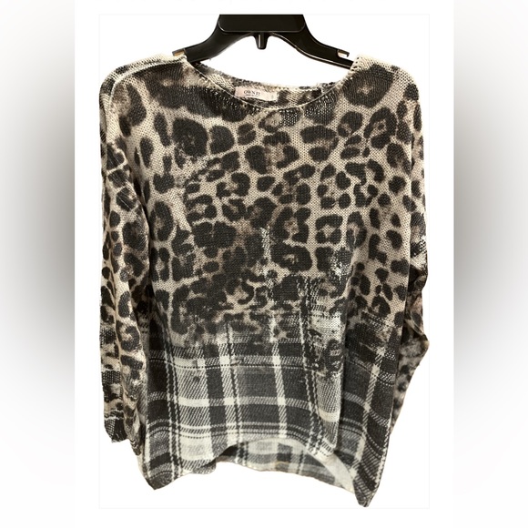 Own It Animal Print Asymmetrical Sweater Size Medium - Picture 1 of 5